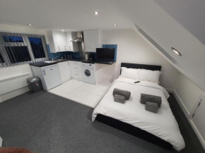 New Self Contained Flat,in Hayes, Free Parking